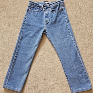 Levi's Premium Wedgie Straight Leg Blue Jeans. Size 27 x 26. Stitched Hem.